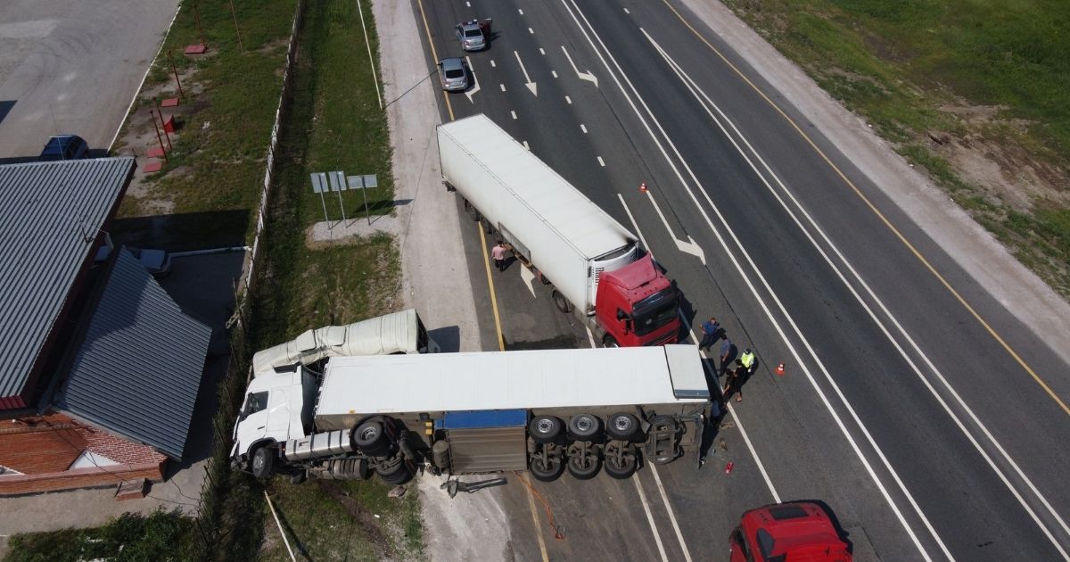 a picture of truck pileup