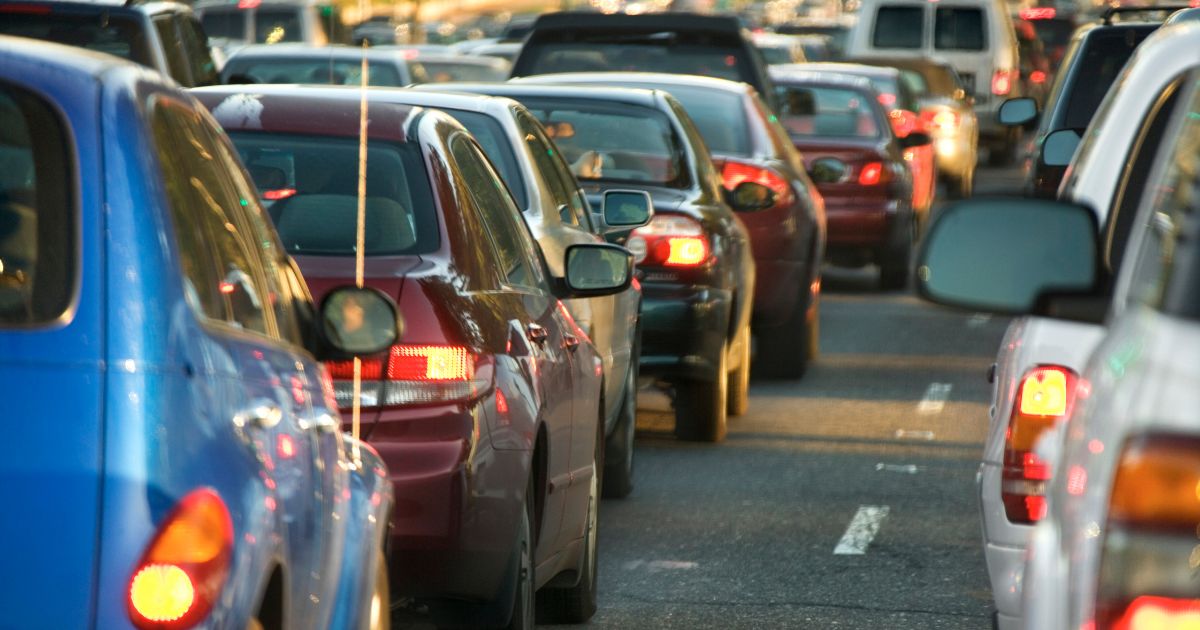 picture of cars stuck in traffic